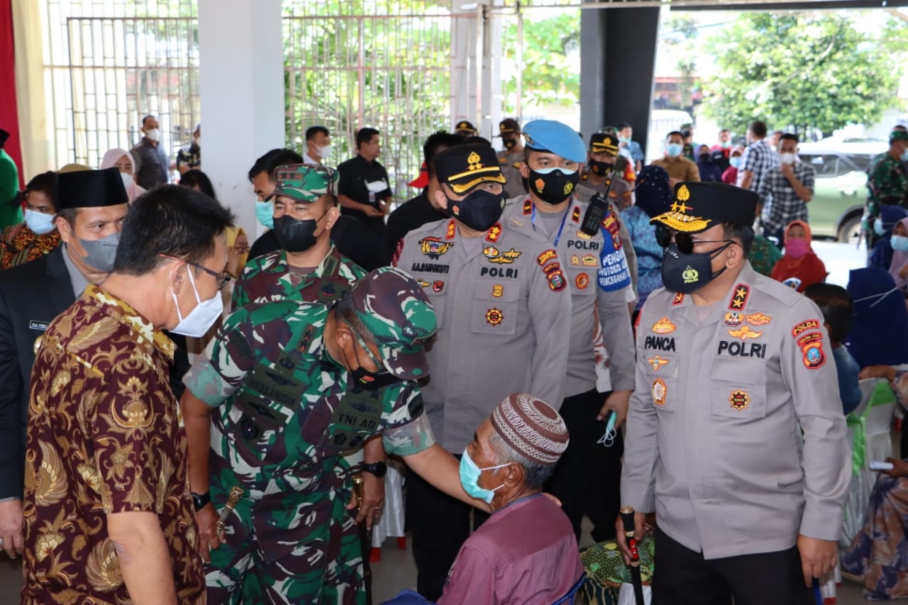 Targetkan satu minggu 70% dosis 2, Kapolda Sumut yakinkan masyarakat Labusel