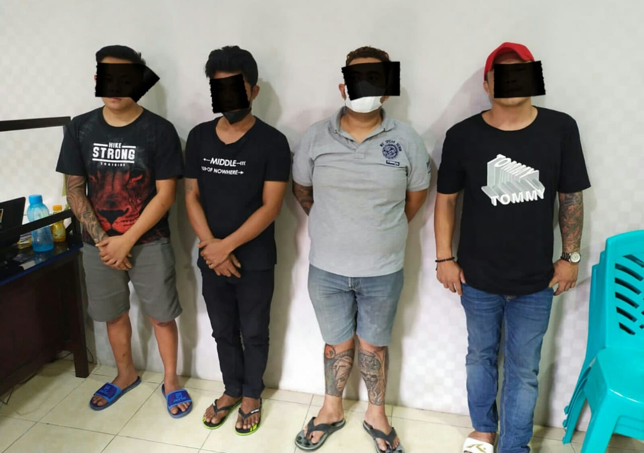 Diduga lakukan penganiayaan di Walian, 4 pria diamankan di Polres Tomohon Diduga lakukan penganiayaan di Walian, 4 pria diamankan di Polres Tomohon
