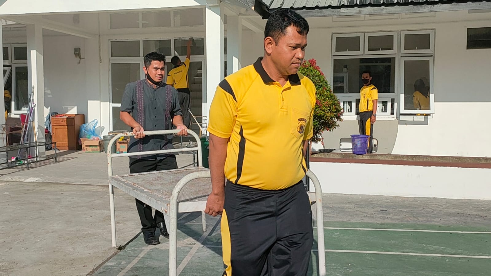 Hadapi Omicron, Polres Lhokseumawe gotong royong benahi fasilitas kesehatan