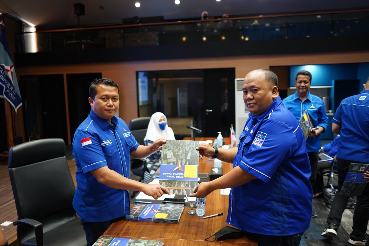 Ketua DPC Partai Demokrat Boyolali resmi terima legalitas Surat Keterangan Ketua DPC Partai Demokrat Boyolali resmi terima legalitas Surat KeteranganÂ