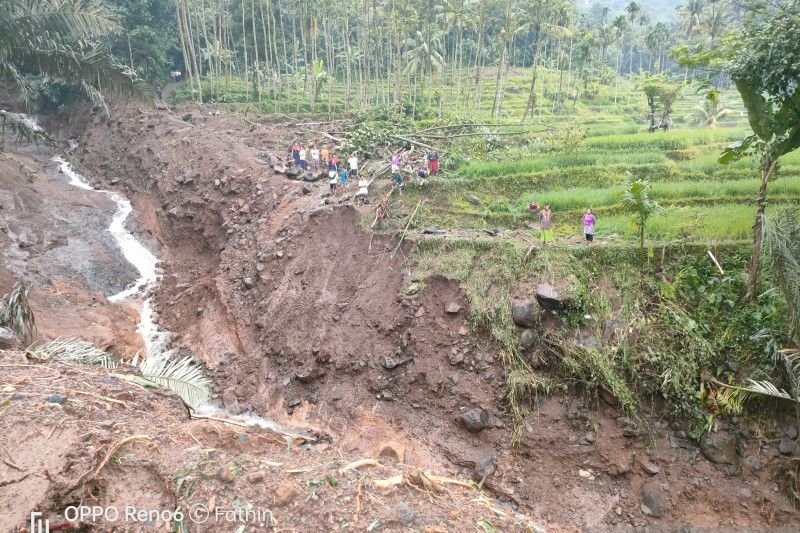 Satu orang meninggal akibat bencana banjir dan longsor di Probolinggo