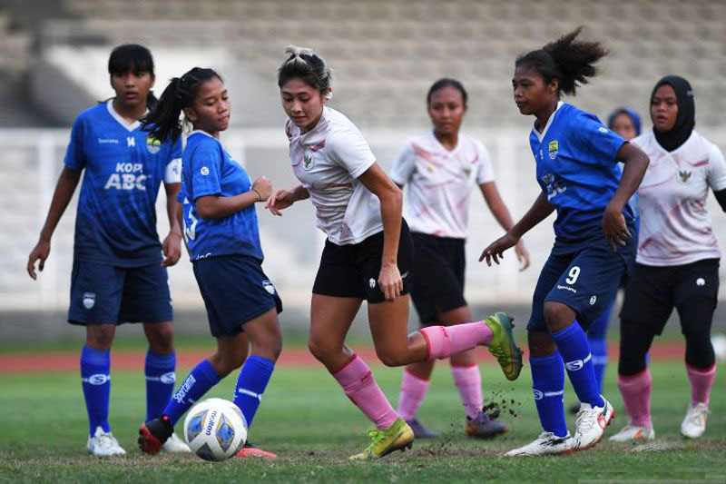 Pelatih: Timnas putri Indonesia tertinggal lima langkah dari Thailand Pelatih: Timnas putri Indonesia tertinggal lima langkah dari Thailand