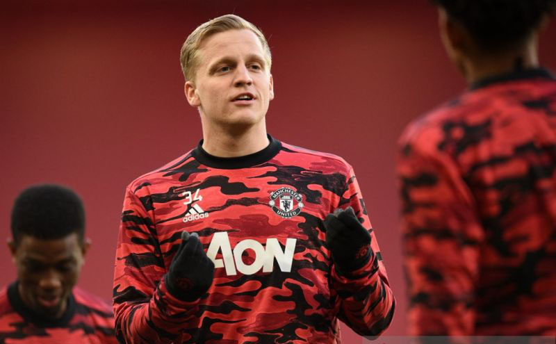 Crystal Palace dan Tottenham bersaing untuk dapatkan Donny van de Beek