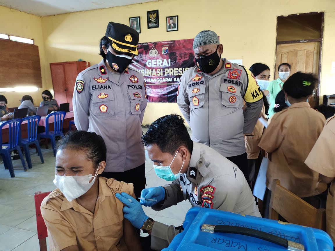 350 pelajar SMPN 2 Komodo dan MTS Insan Kamel terima vaksin dosis 2 