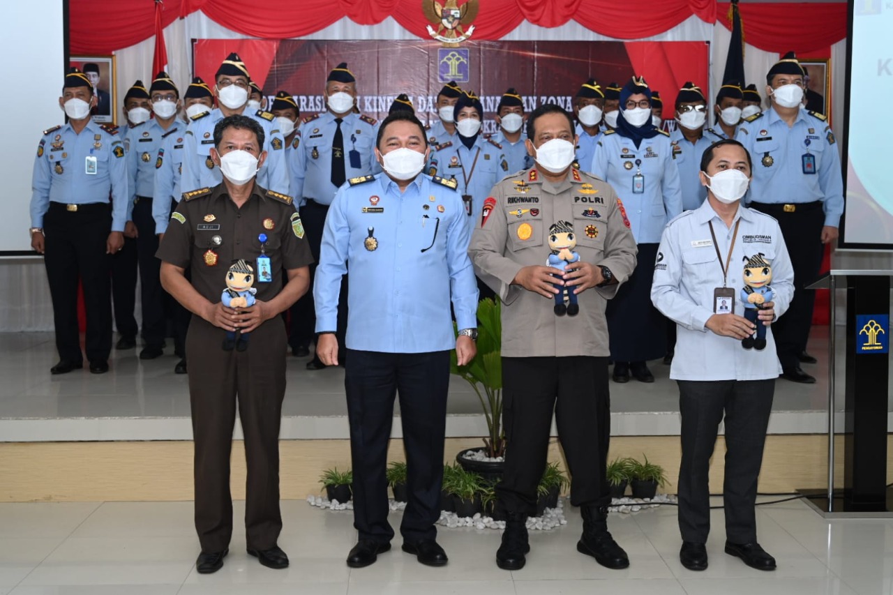 Polda dan Kanwil Kemenkumham Kalsel komitmen bangun zona integritas Polda dan Kanwil Kemenkumham Kalsel komitmen bangun zona integritas