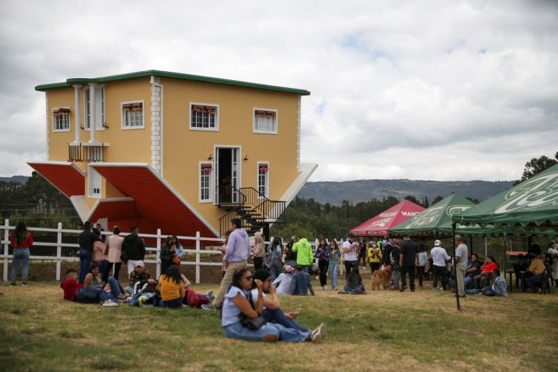 Rumah terbalik resmi dibuka untuk umum di Kolombia Rumah terbalik resmi dibuka untuk umum di Kolombia
