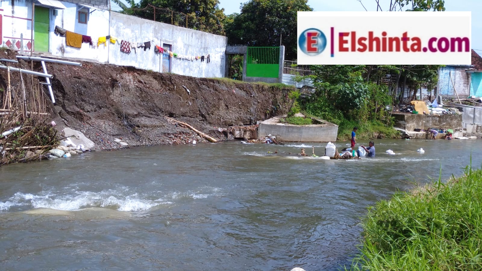 Warga Gang Wahab Lumajang terancam longsor Sungai Kaliasem
