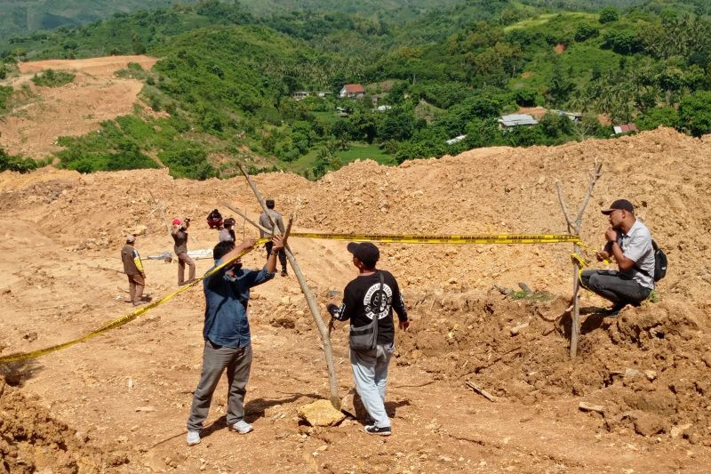 Aparat tutup tambang emas ilegal di Gunung Prabu Lombok Tengah Aparat tutup tambang emas ilegal di Gunung Prabu Lombok Tengah