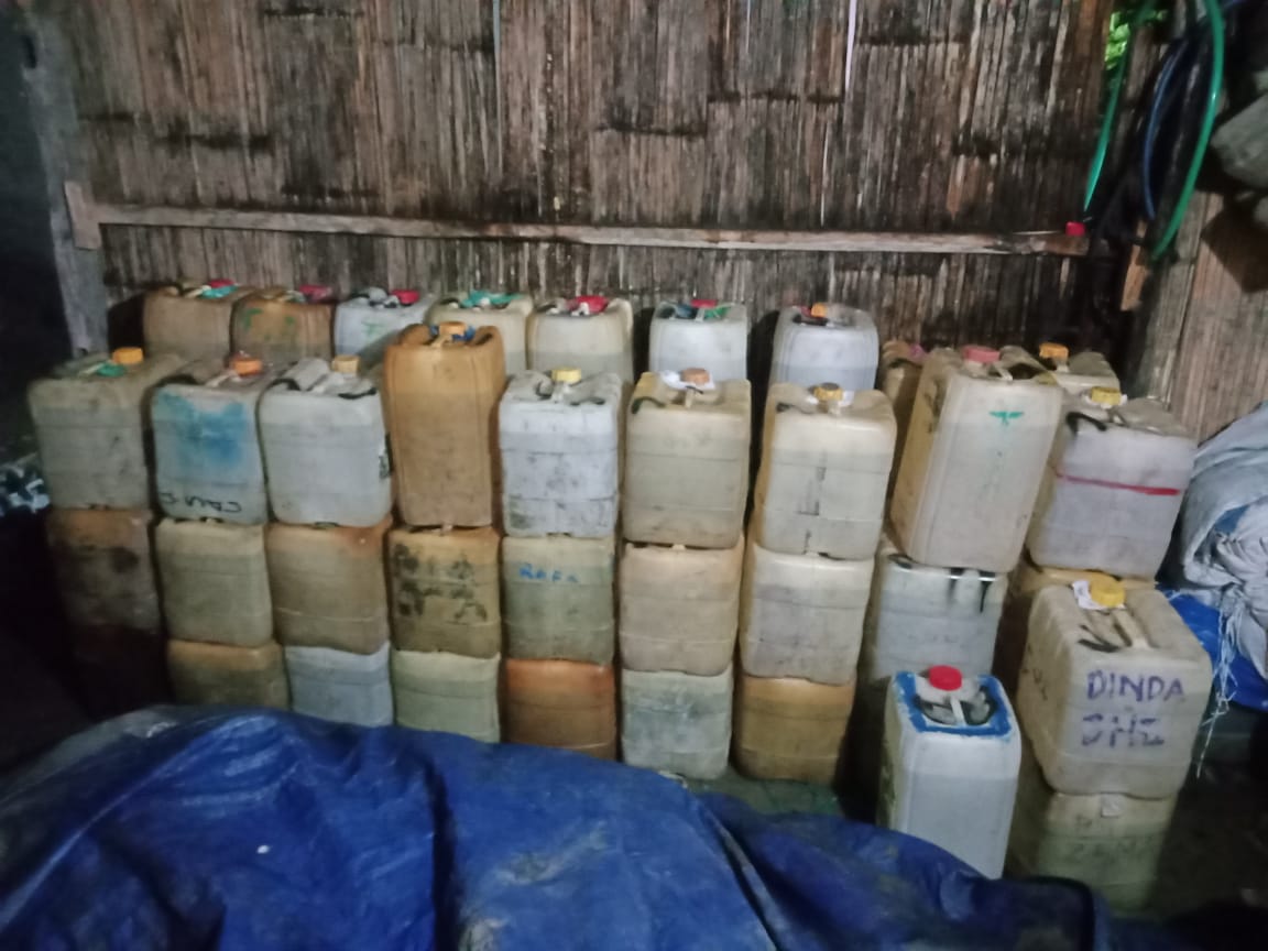 Polres Manggarai Barat ringkus lima terduga pelaku penimbun 9,1 ton BBM Polres Manggarai Barat ringkus lima terduga pelaku penimbun 9,1 ton BBM