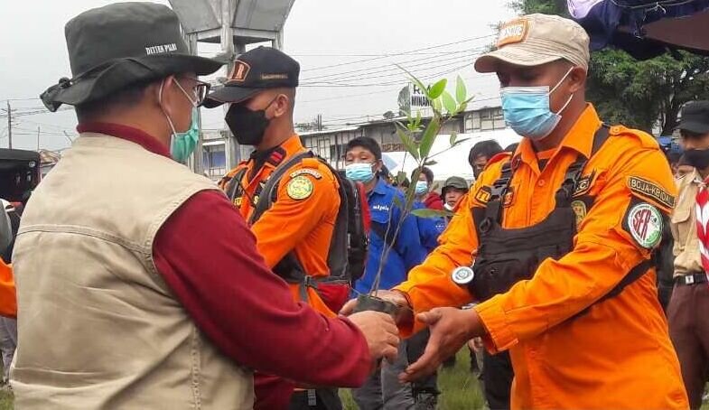 Komunitas pecinta alam tanam 1.000 pohon di lereng Sindoro