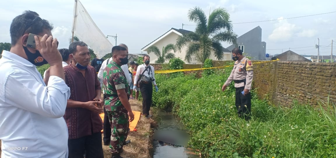 Benda mencurigakan di selokan dekat sawah ternyata jasad pria lansia Benda mencurigakan di selokan dekat sawah ternyata jasad pria lansia