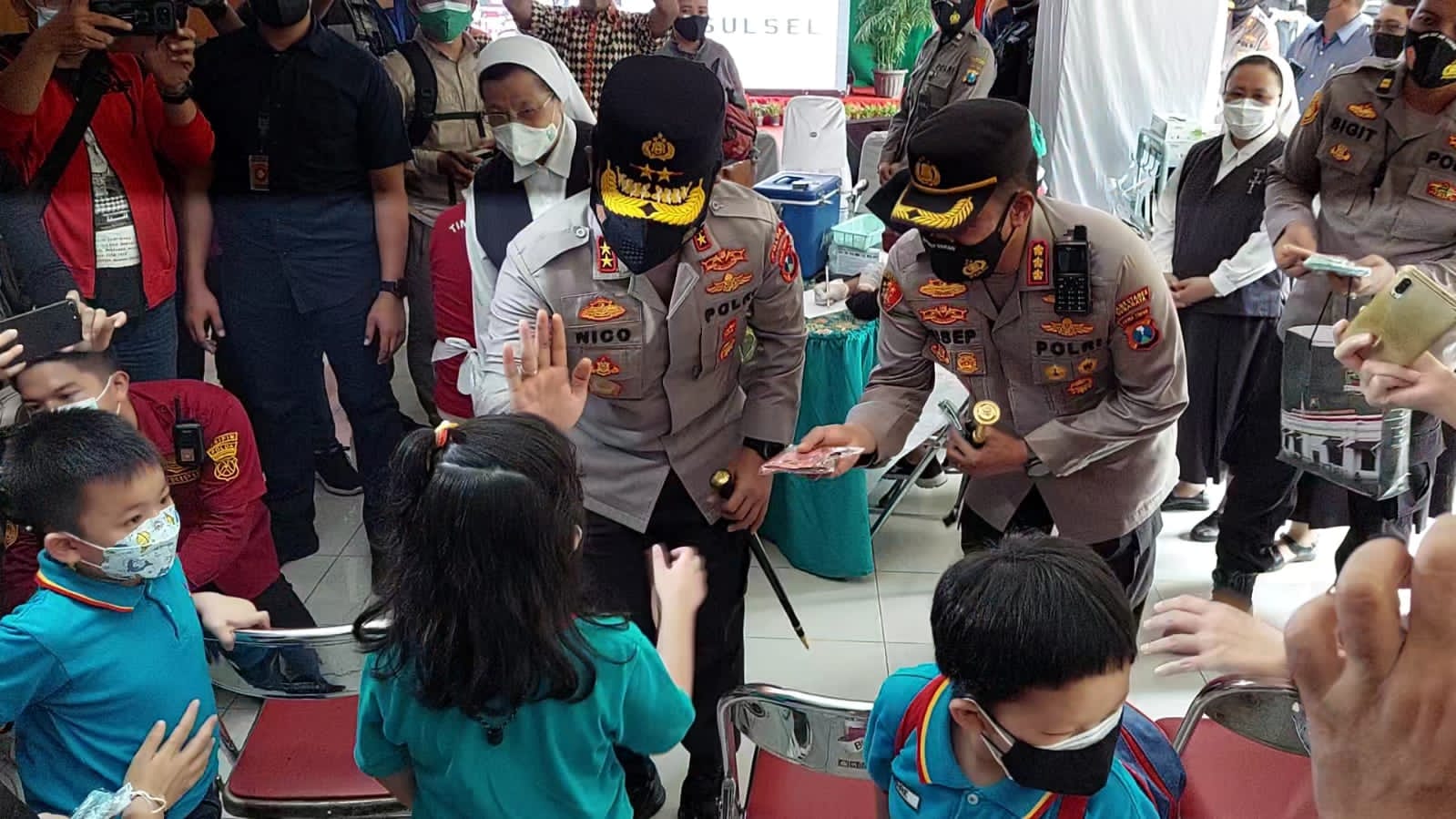Kapolda Jatim harapkan Surabaya jadi pelopor dalam capaian vaksinasi anak Kapolda Jatim harapkan Surabaya jadi pelopor dalam capaian vaksinasi anak