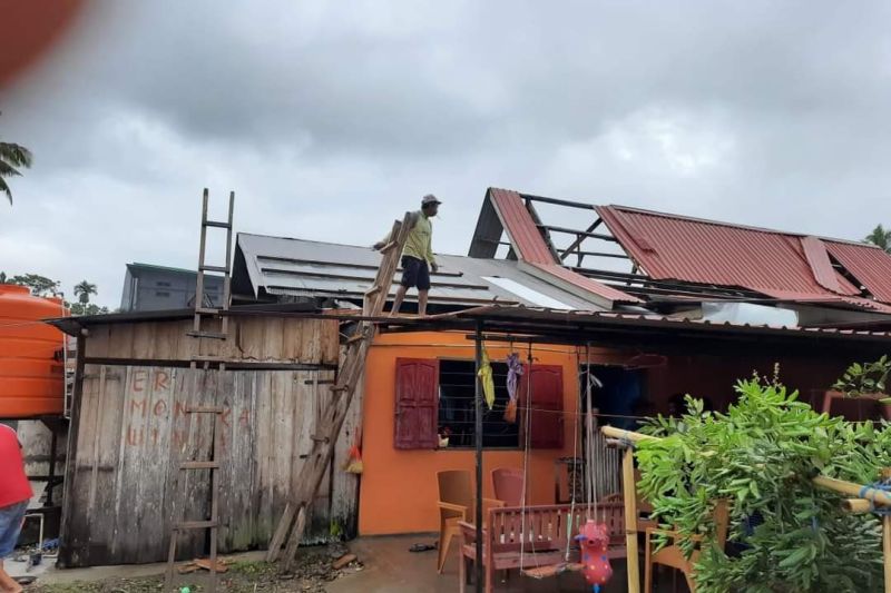 Puting beliung menyebabkan 45 rumah warga di Luwu rusak Puting beliung menyebabkan 45 rumah warga di Luwu rusakÂ