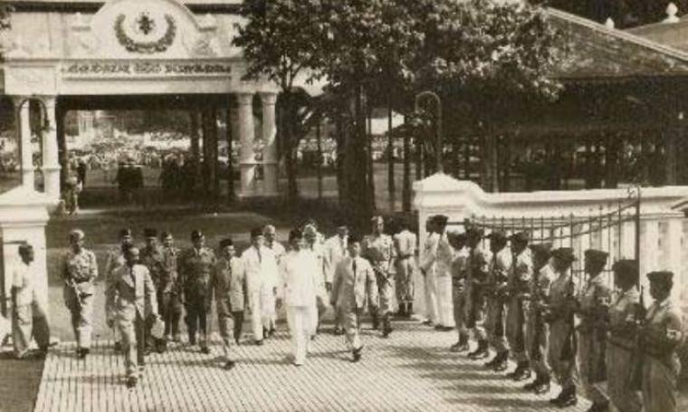 4 Januari 1946: Pemindahan Ibukota RI ke Yogyakarta 4 Januari 1946: Pemindahan Ibukota RI ke Yogyakarta