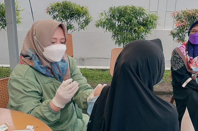 Sebanyak 114.103.362 warga telah divaksin lengkap COVID-19