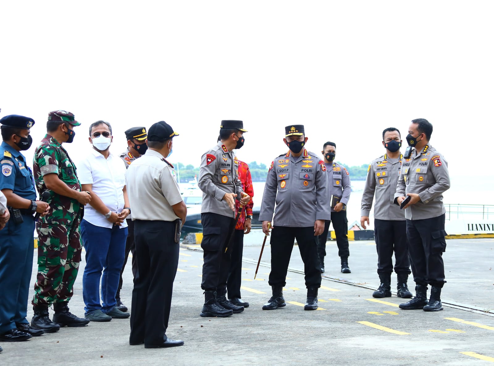 Tinjau Pelabuhan Benoa, Kapolri minta proses prokes hingga karantina PPLN diperketat Tinjau Pelabuhan Benoa, Kapolri minta proses prokes hingga karantina PPLN diperketat