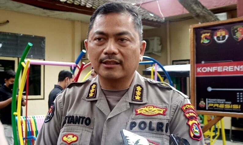 Polda Jawa Timur temui keluarga penendang sesajen di Gunung Semeru Polda Jawa Timur temui keluarga penendang sesajen di Gunung Semeru