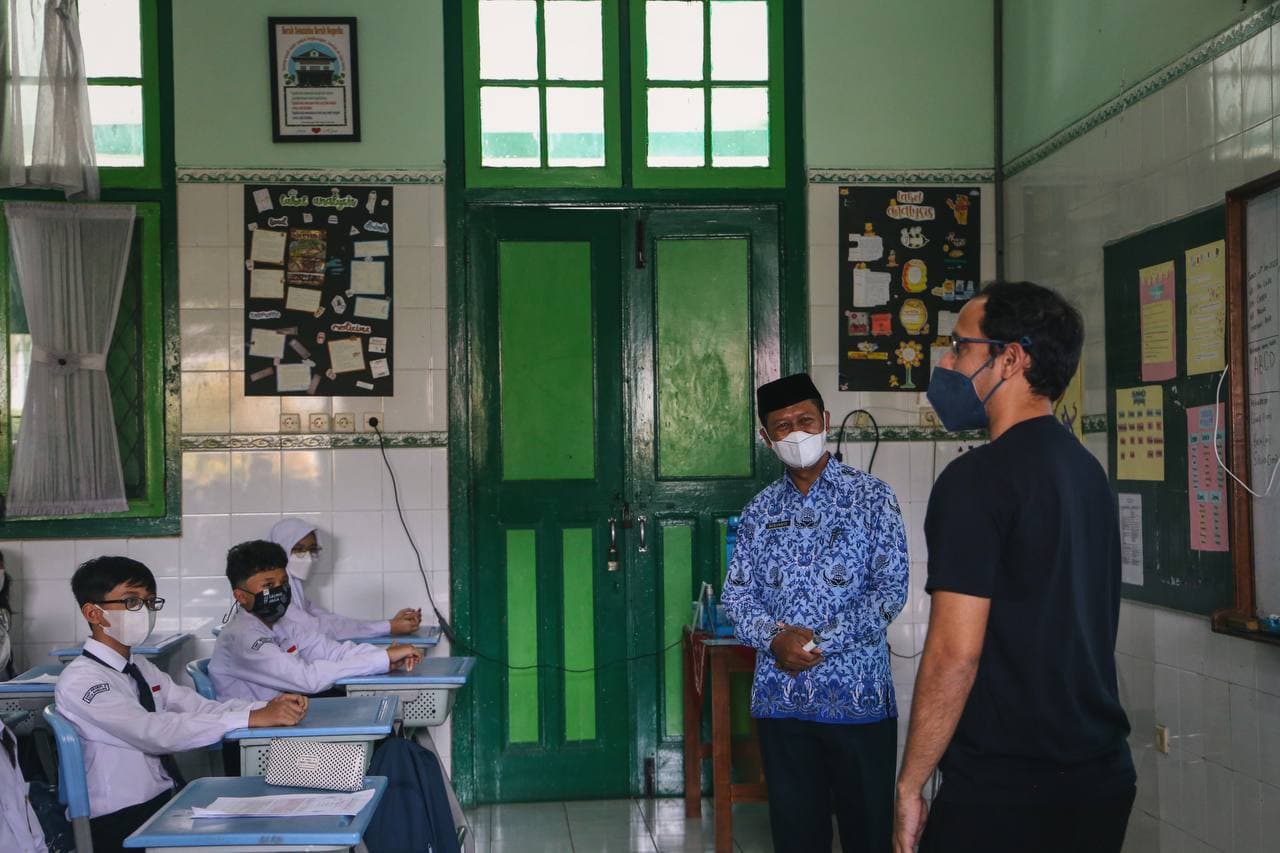 Mendikbudristek pantau efektivitas PTM 100 persen di Kota Bandung Mendikbudristek pantau efektivitas PTM 100 persen di Kota Bandung