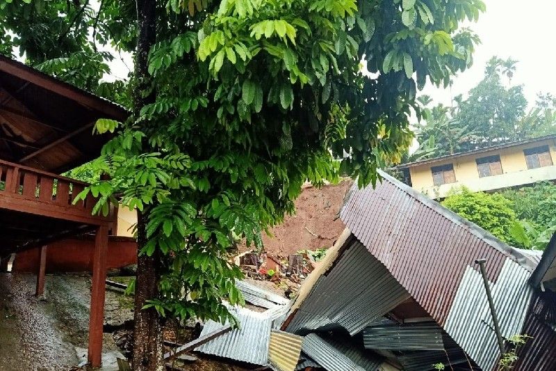 Tanah longsor menyebabkan tujuh orang meninggal di Kota Jayapura Tanah longsor menyebabkan tujuh orang meninggal di Kota Jayapura