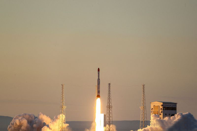 Peluncuran luar angkasa Iran gagal taruh muatan ke orbit