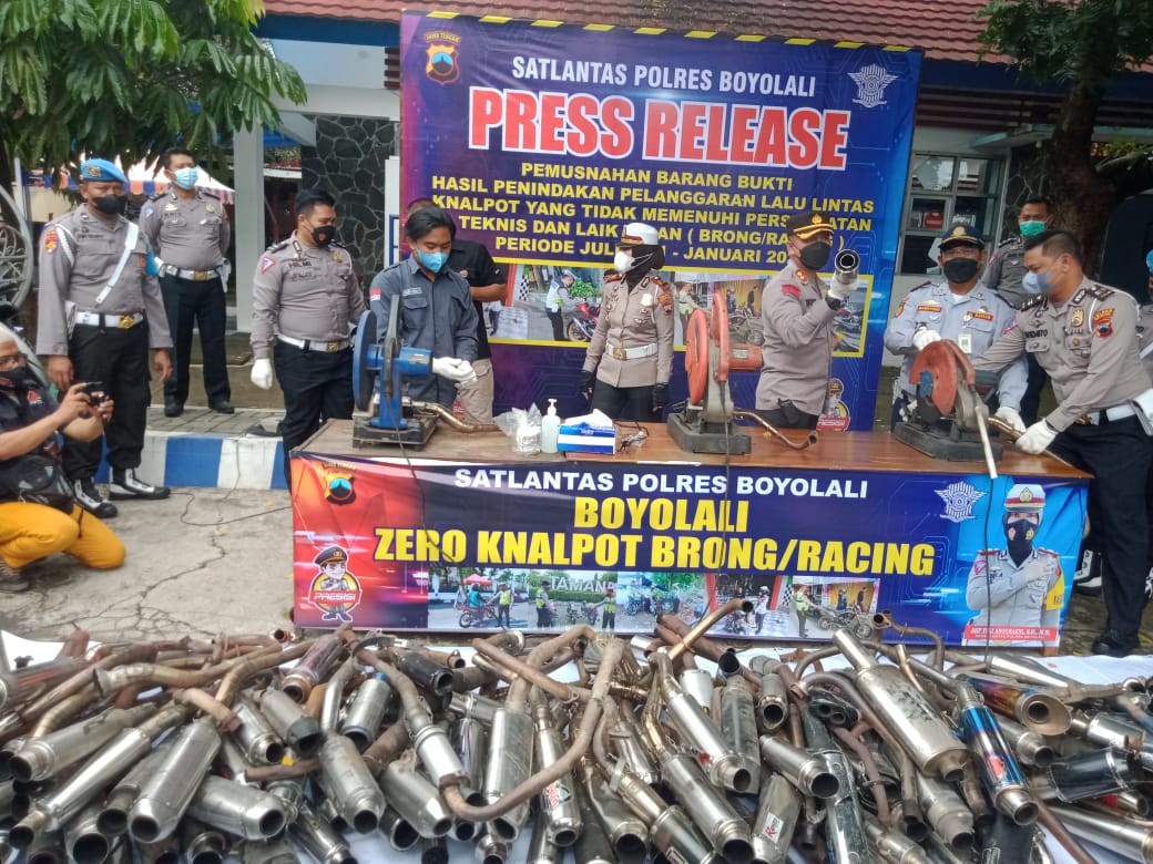 Ciptakan disiplin lalu lintas, Polres Boyolali hancurkan ratusan knalpot brong Ciptakan disiplin lalu lintas, Polres Boyolali hancurkan ratusan knalpot brong