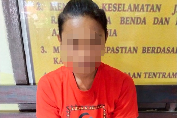 Satu dari dua tersangka penganiayaan di Ranotongkor diamankan petugas Satu dari dua tersangka penganiayaan di Ranotongkor diamankan petugas