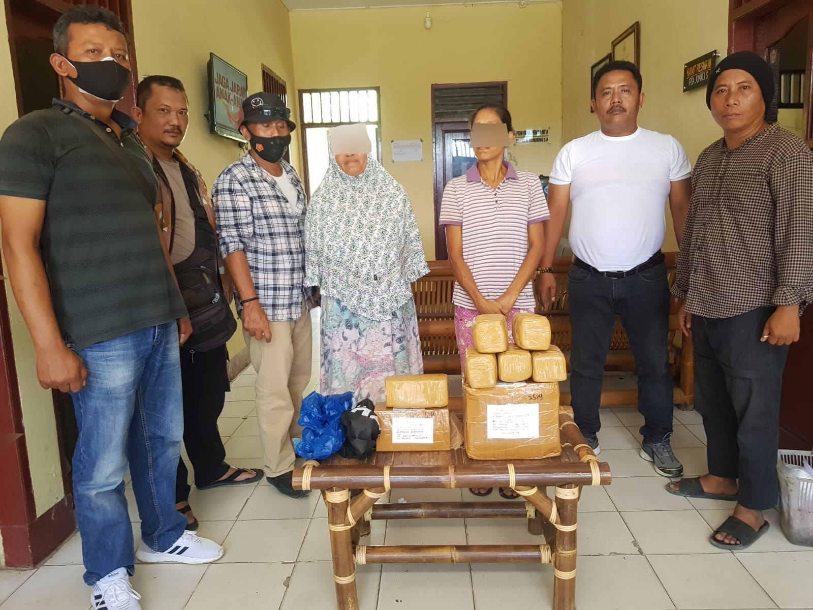Kirim ganja via PT. Pos Indonesia dua wanita di Pangkalan Susu diamankan polisi Kirim ganja via PT. Pos Indonesia dua wanita di Pangkalan Susu diamankan polisi