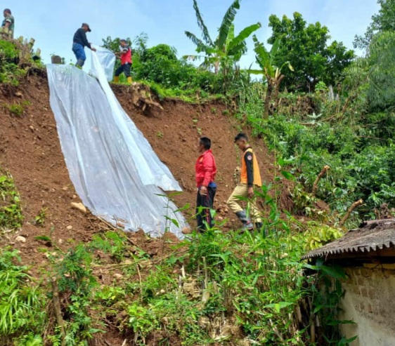 Longsor, satu rumah warga Kedungsari Kudus tertimbun