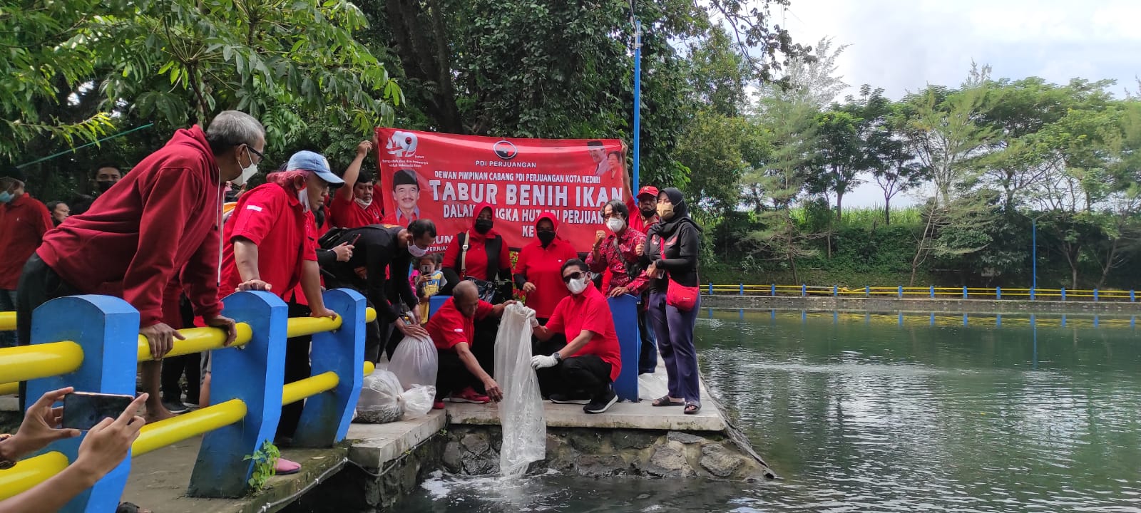 Selamatkan konservasi mata air, DPC PDIP Kediri tanam 500 pohon dan lepas 10 ribu benih ikan Selamatkan konservasi mata air, DPC PDIP Kediri tanam 500 pohon dan lepas 10 ribu benih ikan