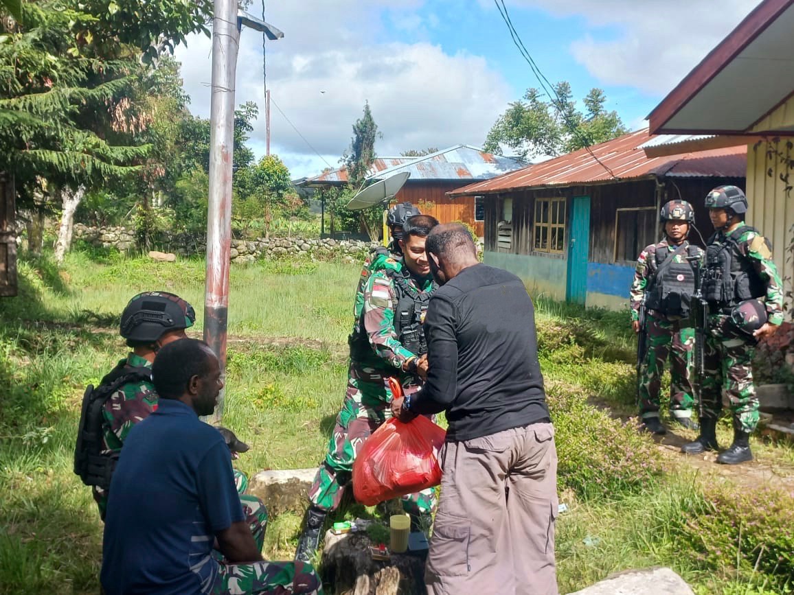 Perkuat silaturahmi, Dansatgas Kodim Yalimo Yonif RK 751/VJS kunjungi tokoh adat Papua Perkuat silaturahmi, Dansatgas Kodim Yalimo Yonif RK 751/VJS kunjungi tokoh adat Papua
