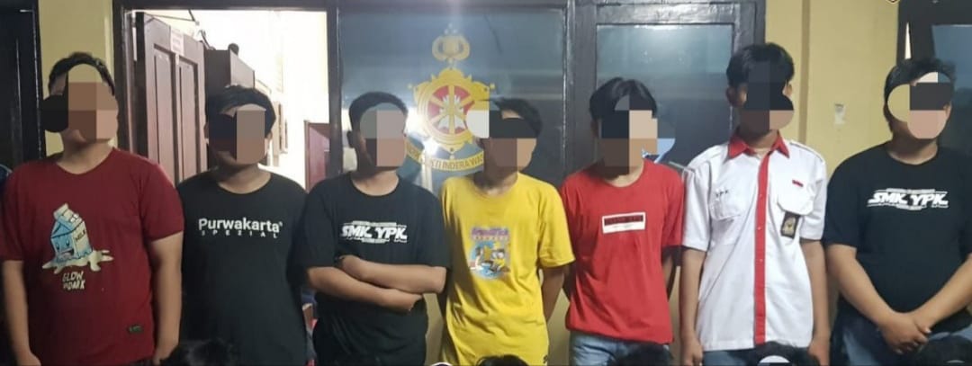 Polres Purwakarta amankan belasan remaja yang konvoi sepeda motor dan bawa senjata tajam Polres Purwakarta amankan belasan remaja yang konvoi sepeda motor dan bawa senjata tajam