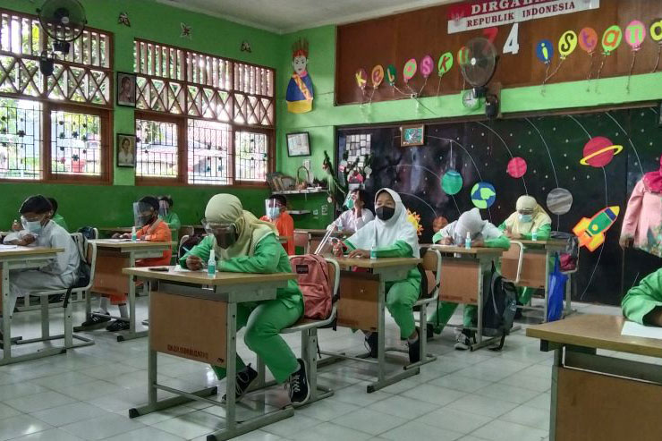 Dua sekolah hentikan PTM di Tanjung Duren karena guru positif COVID-19 Dua sekolah hentikan PTM di Tanjung Duren karena guru positif COVID-19
