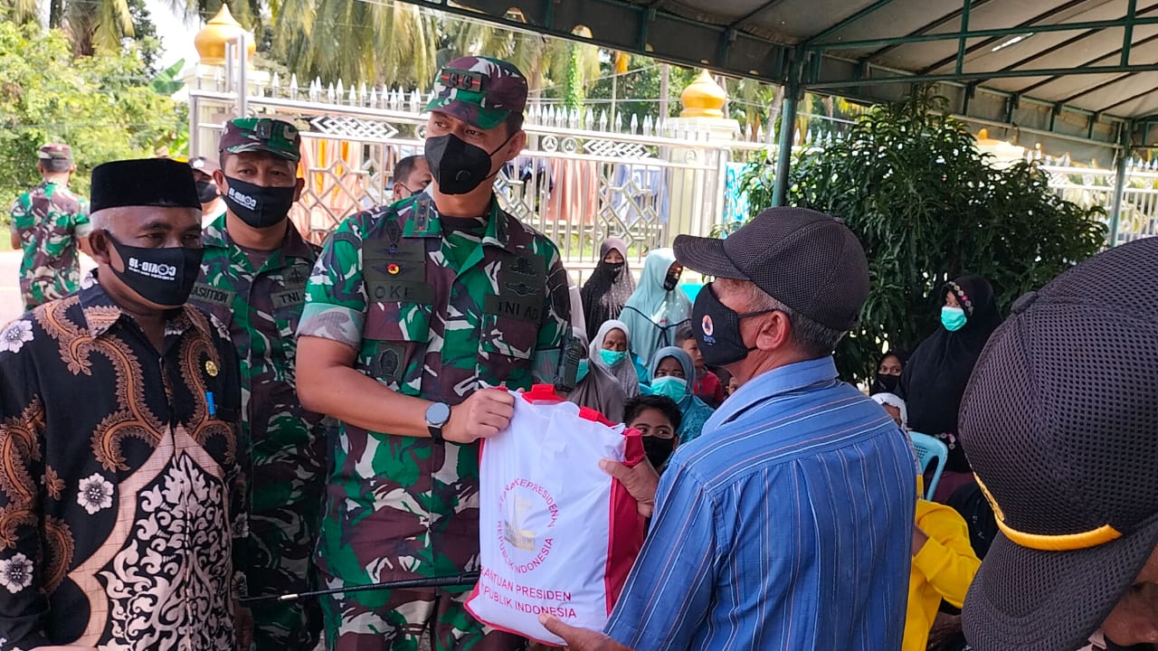 Presiden RI Joko Widodo salurkan bantuan untuk masyarakat imbas banjir Aceh Utara