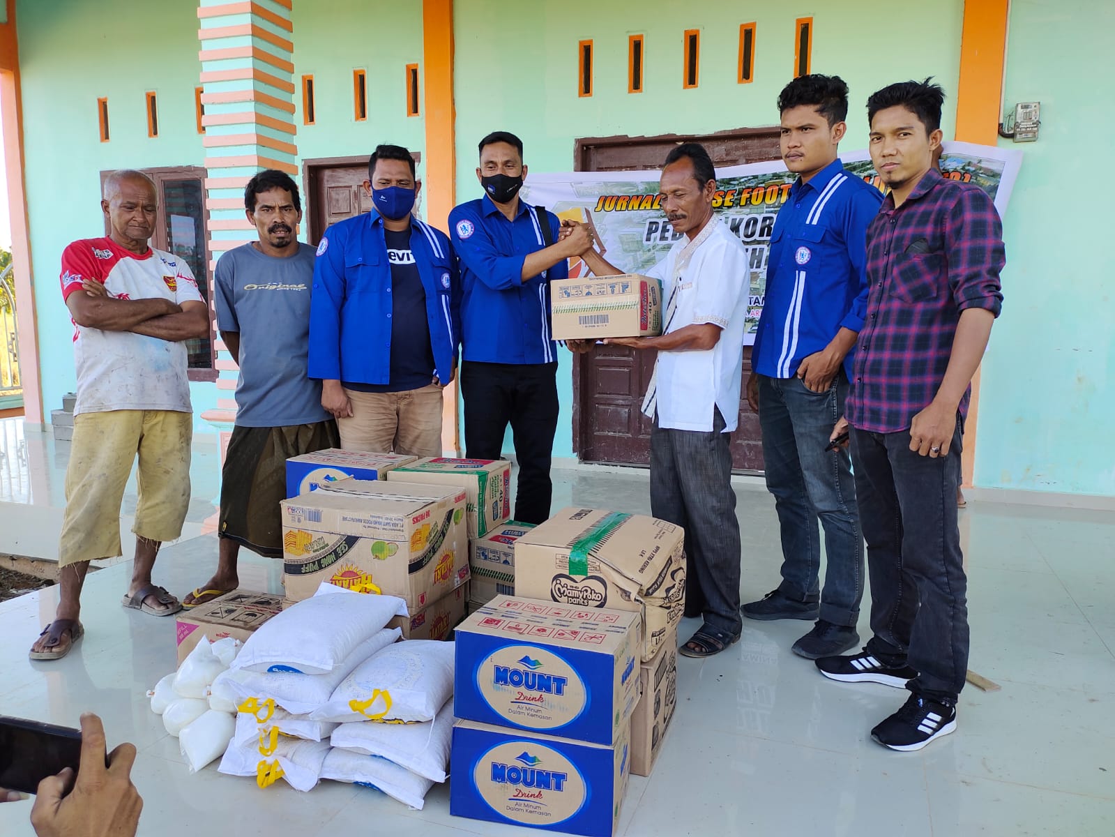 Jurnalis bantu korban banjir di Aceh Utara