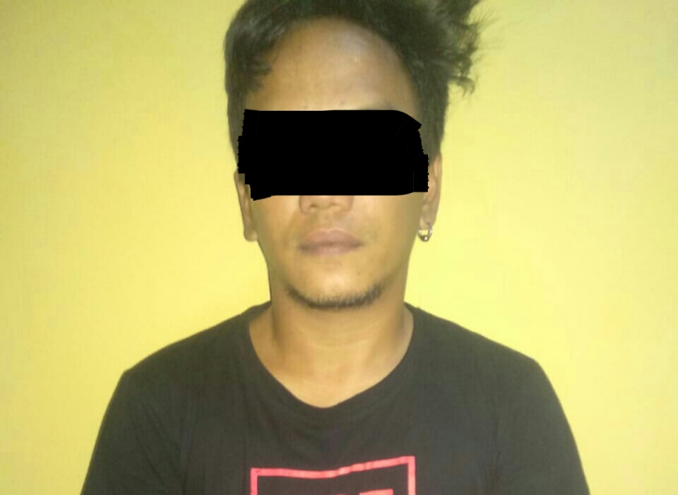 Polisi amankan VB, terduga pelaku pengedar obat keras di Singkil Manado Polisi amankan VB, terduga pelaku pengedar obat keras di Singkil Manado