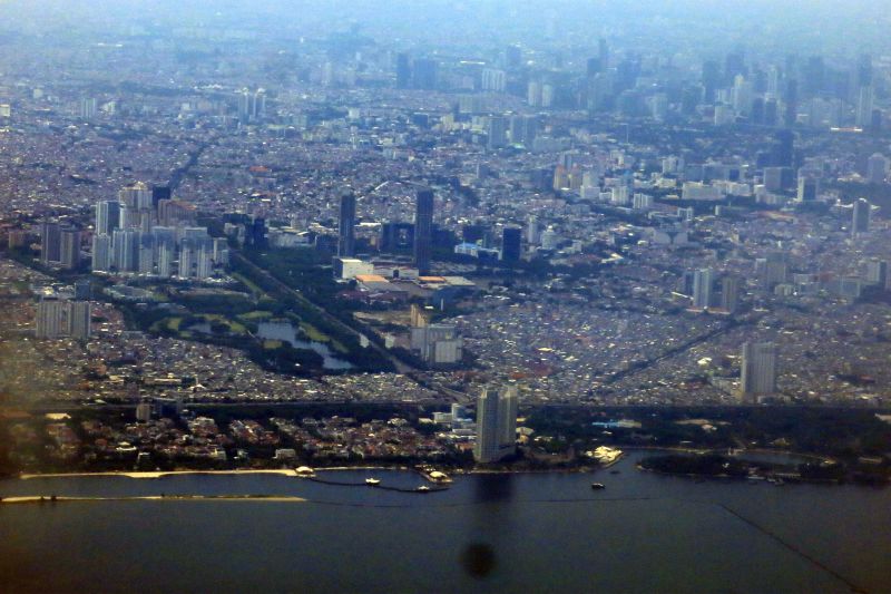 Polusi asap di Menteng Atas diduga dari genset mal saat pemanasan Polusi asap di Menteng Atas diduga dari genset mal saat pemanasan