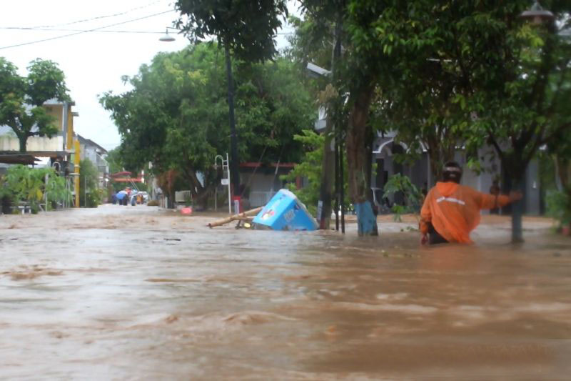 Banjir bandang terjang perumahan di kawasan Mangli Jember