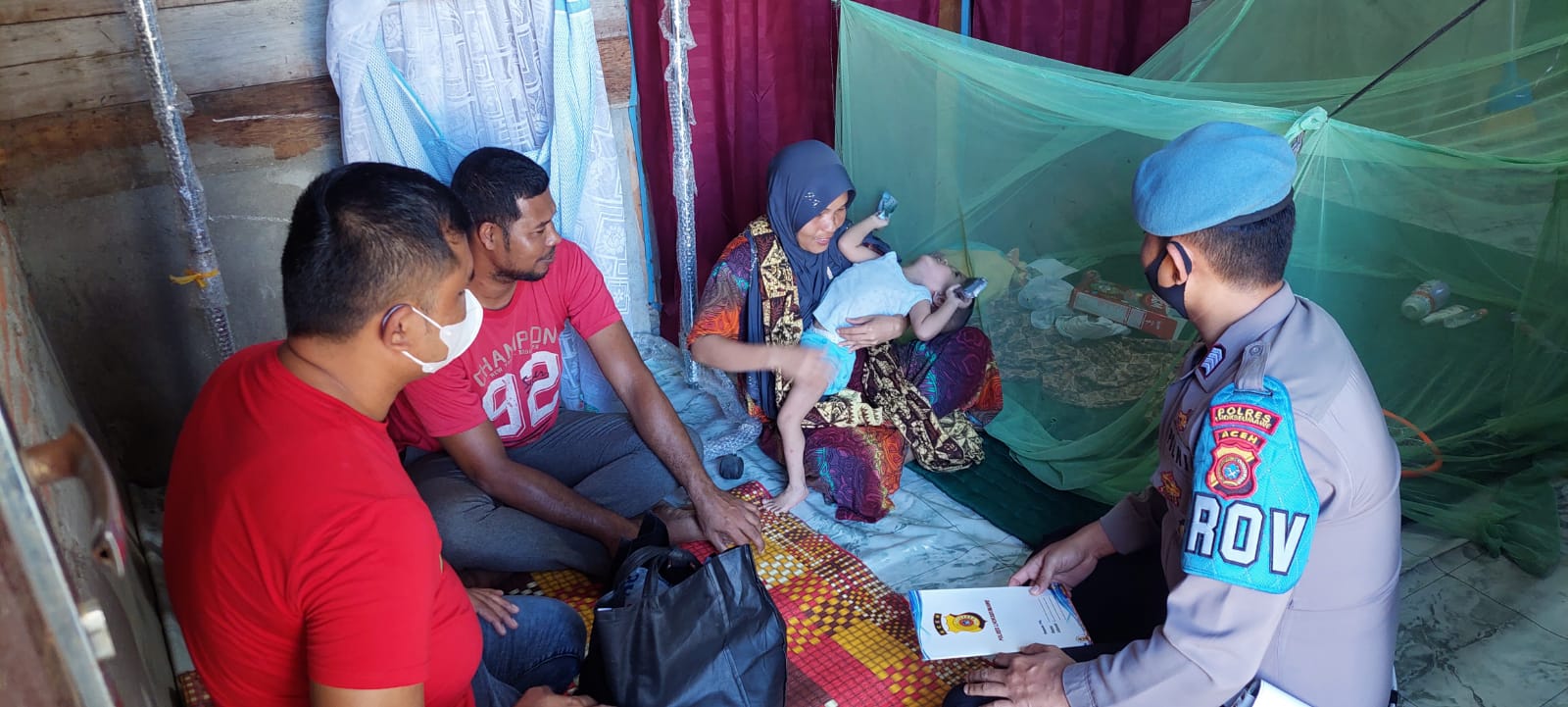 Polisi di Lhokseumawe bantu balita bocor jantung dengan Kue Surga Polisi di Lhokseumawe bantu balita bocor jantung dengan Kue Surga