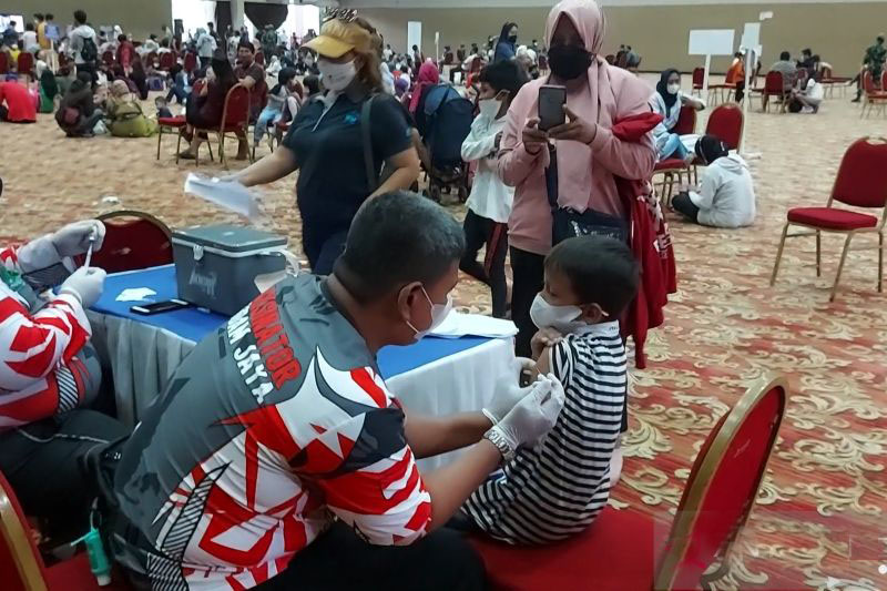 Sebanyak 1.338.222 penduduk mendapat vaksinasi dosis ketiga