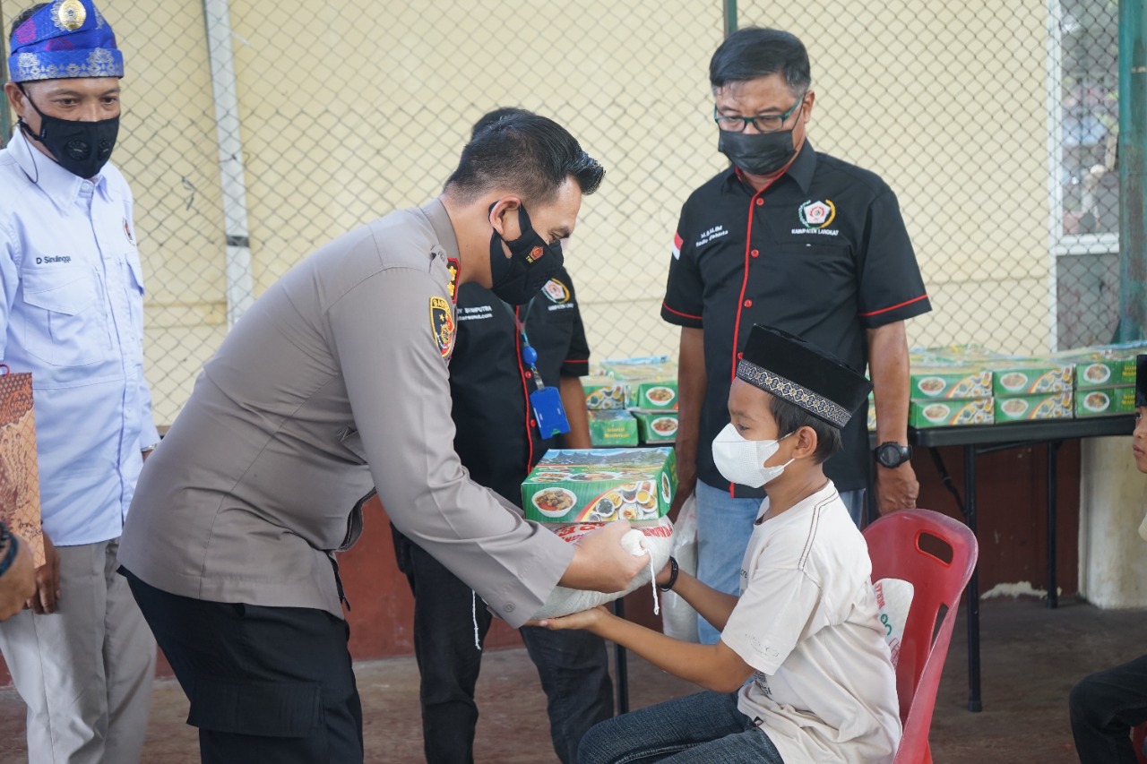 Pewarta dan Polres Langkat santuni yatim piatu Pewarta dan Polres Langkat santuni yatim piatu