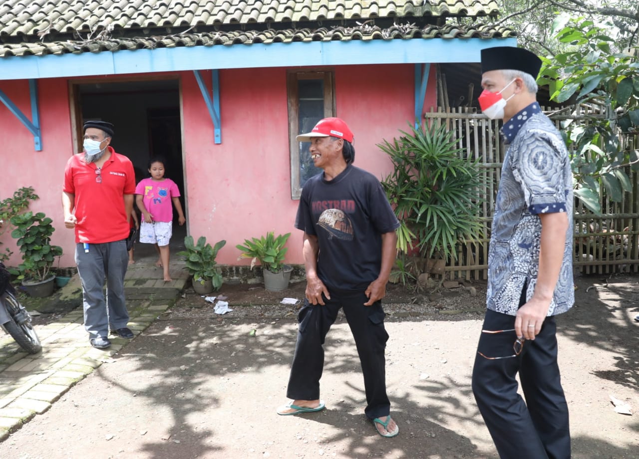 Tanda kasih, Gubernur Jateng rehab rumah kader PDIP Tanda kasih, Gubernur Jateng rehab rumah kader PDIP