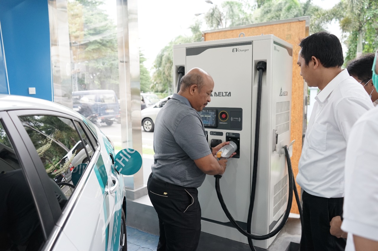 Geliat kendaraan listrik di Sumatera Utara, PLN siap operasikan SPKLU kedua Geliat kendaraan listrik di Sumatera Utara, PLN siap operasikan SPKLU kedua