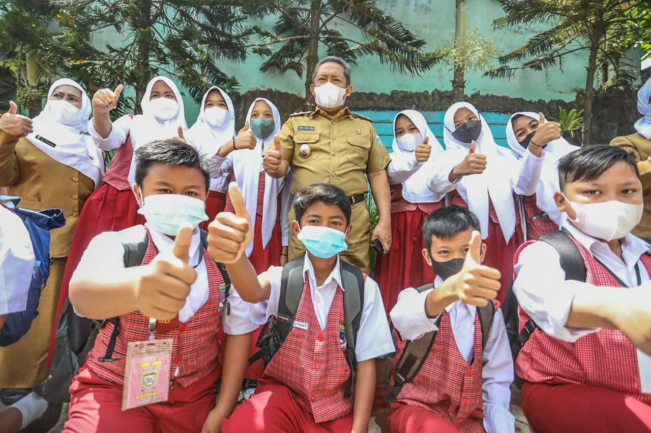 Tinjau PTM di sekolah, Plt Wali Kota Bandung ingatkan siswa patuhi prokes Tinjau PTM di sekolah, Plt Wali Kota Bandung ingatkan siswa patuhi prokes