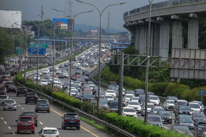 Kendaraan keluar Jakarta via tol rata-rata meningkat 2,7 persen Kendaraan keluar Jakarta via tol rata-rata meningkat 2,7 persen