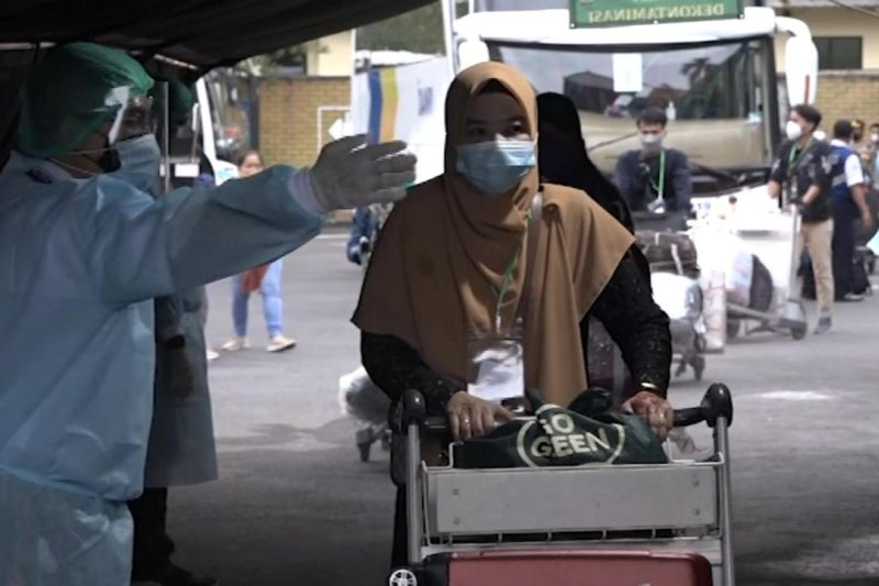 Dua orang PMI tiba di Juanda dinyatakan positif COVID-19