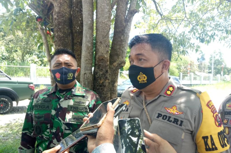 TNI-Polri terus dukung program vaksinasi warga pedalaman Mimika