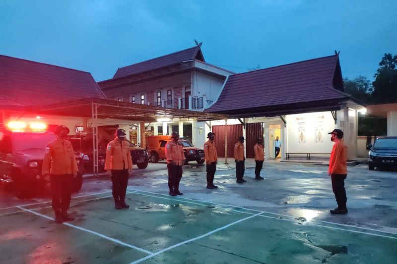 Tim SAR mencari warga yang dilaporkan tenggelam di Sungai Kampar Tim SAR mencari warga yang dilaporkan tenggelam di Sungai Kampar