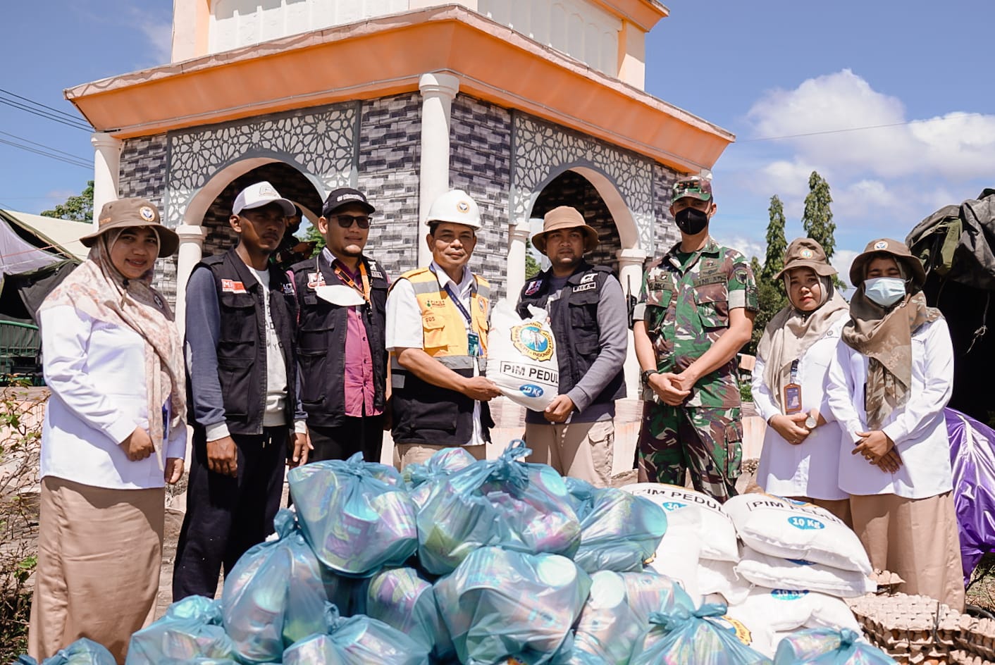 Perusahaan PT PIM salurkan bantuan untuk korban banjir parah di Aceh Utara Perusahaan PT PIM salurkan bantuan untuk korban banjir parah di Aceh Utara
