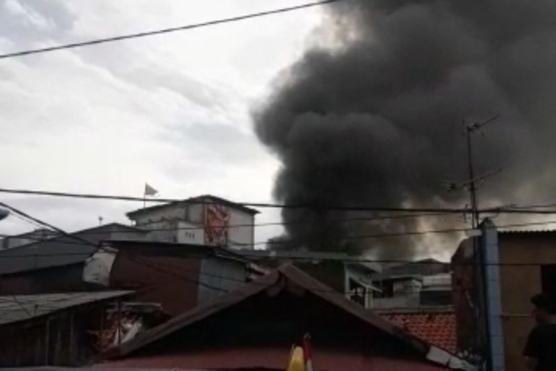 Pemkot Jakbar sediakan paket bantuan 40 KK korban kebakaran Tambora Pemkot Jakbar sediakan paket bantuan 40 KK korban kebakaran Tambora