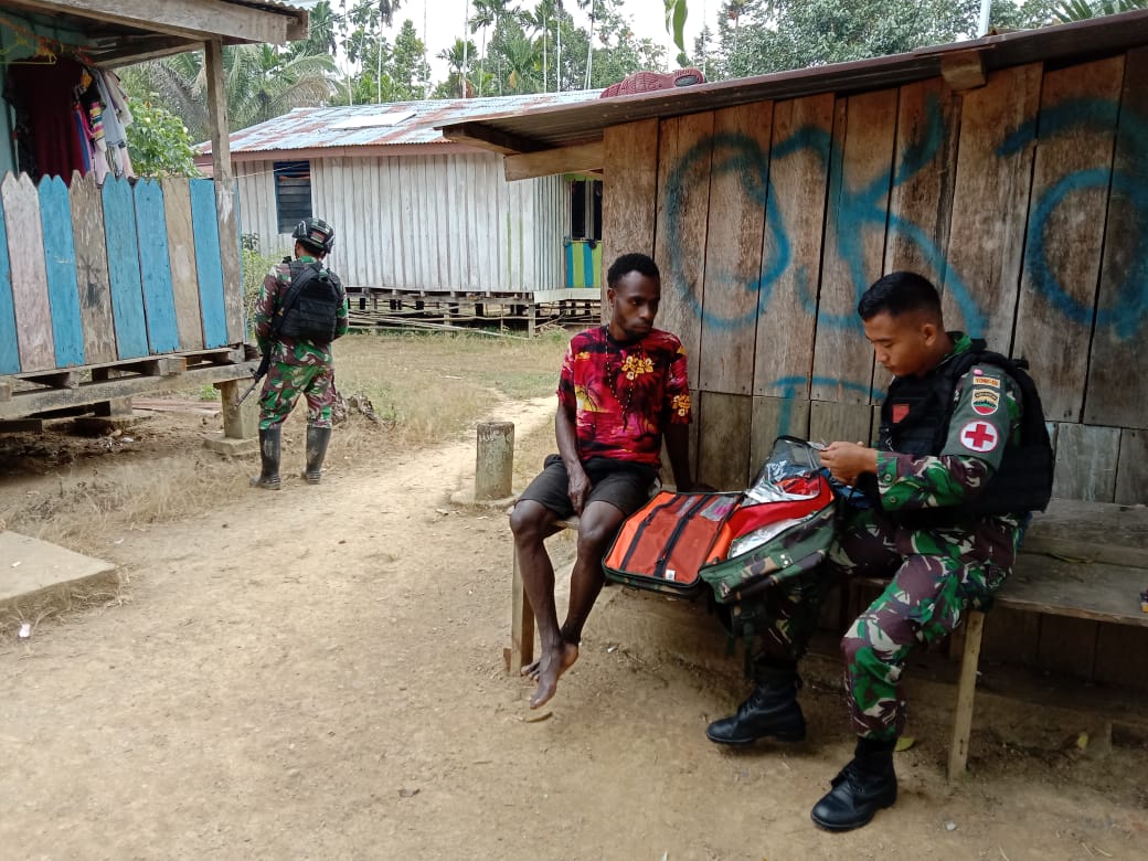 Satgas Yonif 126/KC door to door berikan layanan kesehatan bagi warga Papua